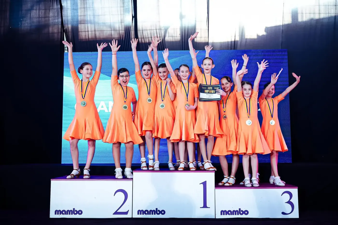 Mambo Team — Narandžaste haljine